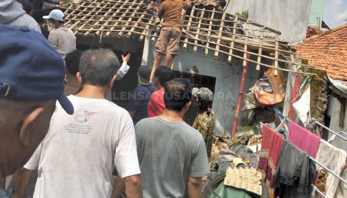 Bupati Purwakarta Renovasi Rumah Roboh Milik Mantan Loper Koran