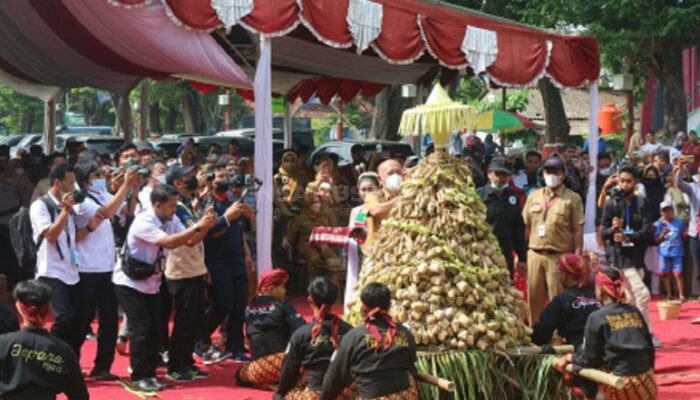 4.000 Gunungan Kupat dan Lepet kembali Akan Meriahkan Pesta Lomban di Jepara