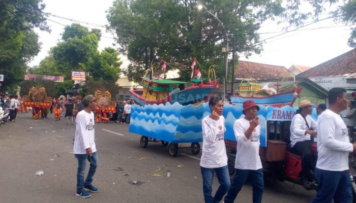 Warga Tasikagung Rembang Arak-arakan Ogoh-ogoh dan Larung Sesaji