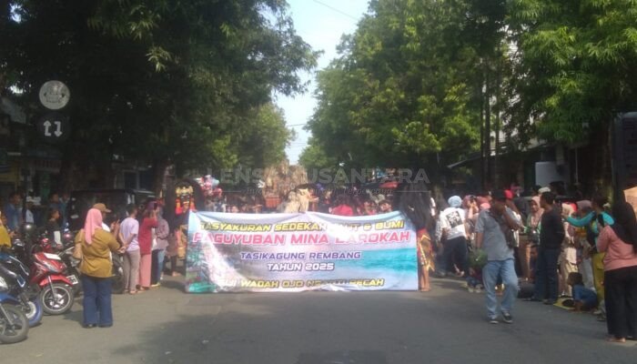 Digelar Sepekan Setelah Lebaran, Warga Tasikagung Rembang Adakan Sedekah Laut