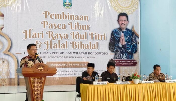 Emak-Emak Wajib Girang! Kacabdindik Bondowoso Larang Sekolah Tahan Ijazah dan Gelar Wisuda 