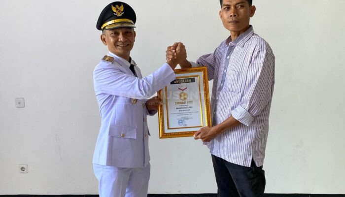 SMSI Anugerahi Wabup Kaur Penghargaan Sahabat Pers