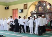 Masjid Sultan Lingga Saksi Momen Haru Pelepasan 12 Jamaah Haji Asal Kecamatan Lingga