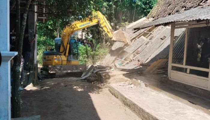 Pasca Rumahnya Dieksekusi PN Bondowoso, Sejumlah Warga di Jambesari Terlantar