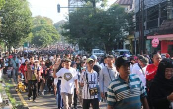 Ribuan Buruh Ikuti May Day Jalan Sehat, Gus Bupati: Jember Ramah Investor dan Investasi