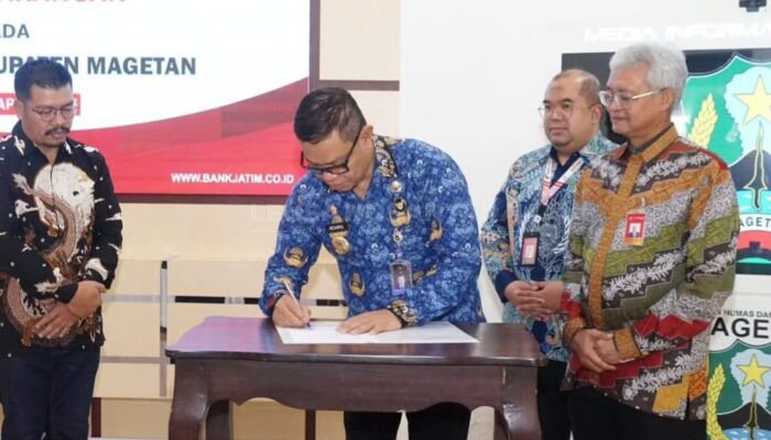 Pemkab Magetan Terima Bantuan CSR Lampu Hias Trotoar dari Bank Jatim