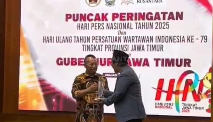 Chatour Travel Raih Penghargaan pada HPN 2025 di Gedung Negara Grahadi