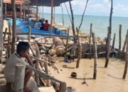 Gegara Abrasi Pantai Caruban Rembang, Wisatawan Sepi, Omzet Pedagang Turun Drastis