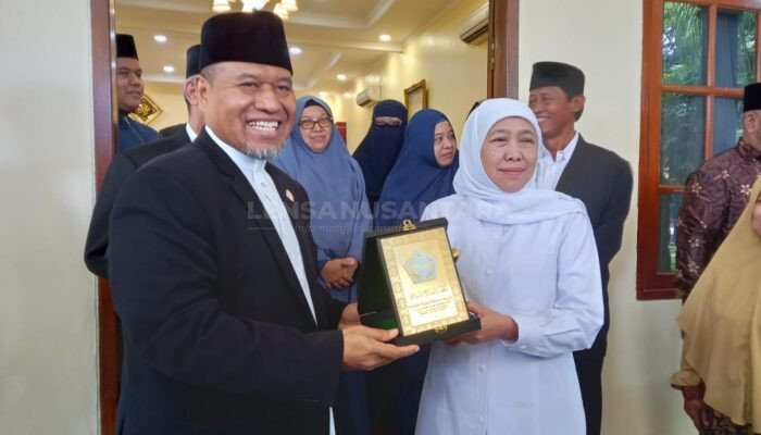Kunjungi Al Ishlah Bondowoso, Gubernur Khofifah Dukung Peran Pesantren Cetak Santri Pintar dan Benar