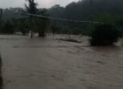 Kepala Desa Gurudug Pantau Alur Banjir, Harap BBWS Citarum Tinjau Lokasi