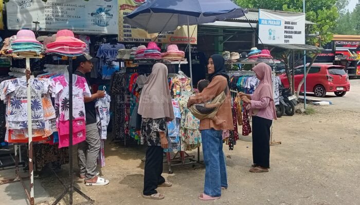 Pantai Karang Jahe Beach, Jadi Sumber Mata Pendapatan Para Pedagang