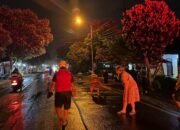 Solar Tumpah ke Jalan, Puluhan Kendaraan di Maesan Bondowoso Terjatuh