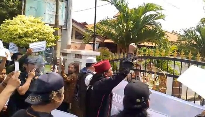 Pertanyakan Kejelasan Dugaan Kasus Korupsi Pengadaan TIK Dindikpora Rembang, LP3 Geruduk Kejari