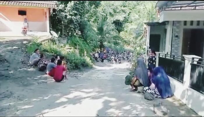 ‎Akibat Jual Murah, Pengusaha Penggilingan Pasir Putih di Desa Petir Banjarnegara Didemo