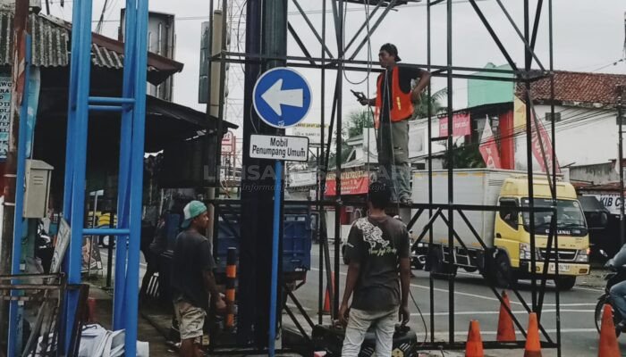Belum Kantongi Izin, ‎Reklame Dekat Terminal Mandiraja Banjarnegara Tetap Dibangun
