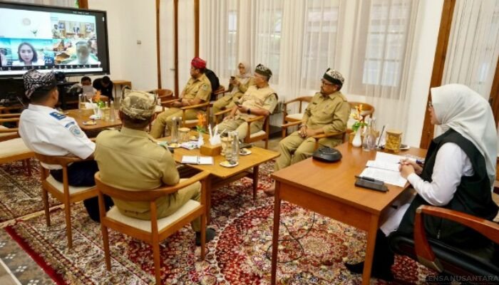 Wamenpar Dorong Optimalisasi Konektivitas Pariwisata Banyuwangi – Bali saat Rapat dengan Bupati Ipuk