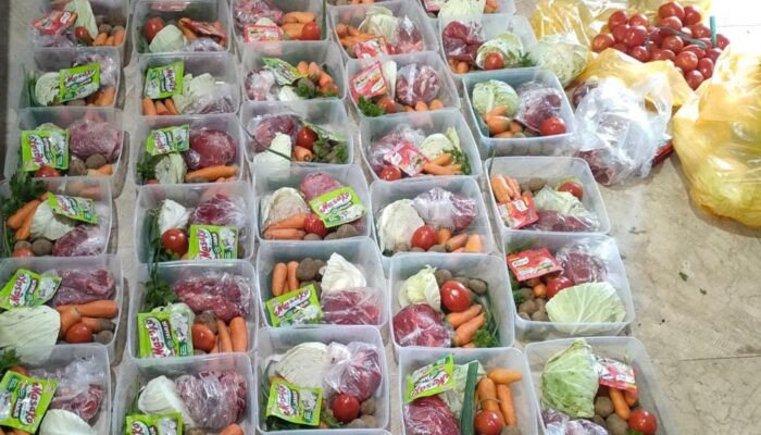 Berbagi dengan Cara Unik, Toko Indo Allena Taiwan Salurkan Hewan Kurban di Madiun