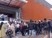 Ratusan Warga Desa Benteng Malewang Gelar Aksi Unjuk Rasa di Kantor Dinas PMD dan Inspektorat Bulukumba