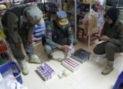 Satpol PP Jember bersama Tim Gabungan Sita 10.396 Batang Rokok Ilegal