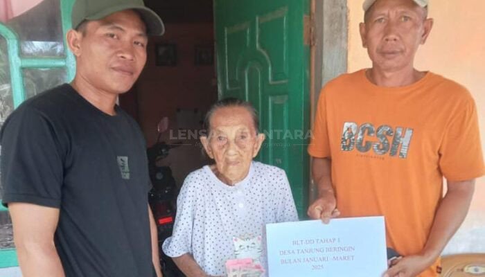 Pemdes Tanjung Beringin Luas Bagikan BLT Kepada 10 KPM