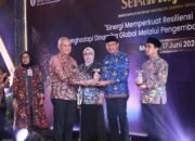 Walikota Wahyu Hidayat Terima Penghargaan TP2DD, Kota Malang Tercepat Terapkan KKPD