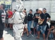Tolak Odol, Sosok Pocong Ikut Demo Bersama Ribuan Sopir Truk di Banjarnegara