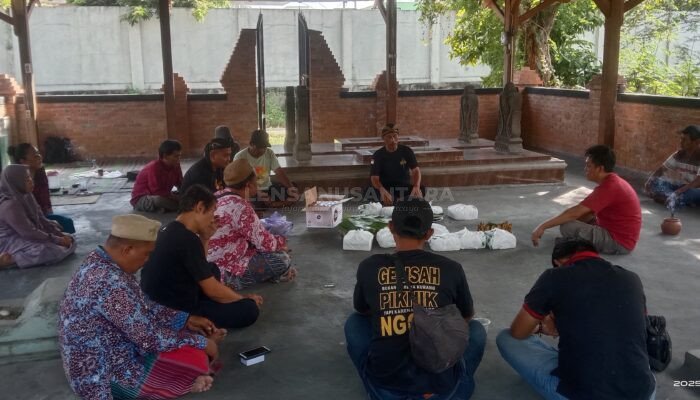 Hajat Terkabul, Ridwan Adakan Syukuran di Makam MPU Santiyoga, Kiringan Rembang