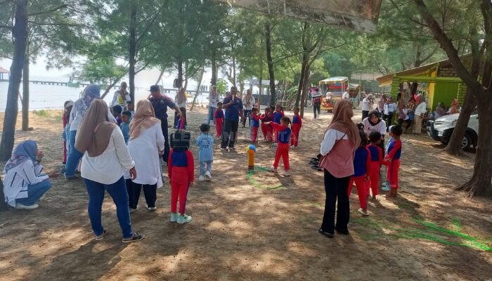 TK Rahayu Sumber Rembang, Gelar Tazabur Alam dan Outing Class di Pantai KJB