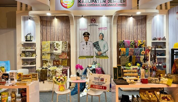 Diskopum Jember Juara 1 Desain Stand Terbaik Wastra Batik Festival Pameran di Bojonegoro