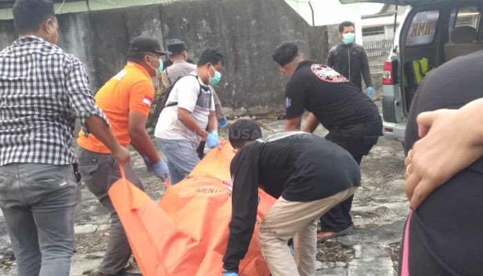 Bau Mencurigakan, Sosok Pria Tewas di Rumah Kosong Belakang Pengadilan Negeri Pangkalan Bun