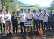 Dukung Pelestarian Alam dan Peringatan Hari Lingkungan Hidup Sedunia, Bupati Madiun Tanam 200 Pohon di Bukit Watu Bayang