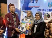 Super Wow..!! Apresiatif dan Tulis Pesan Inspiratif, Bupati Bondowoso Terkesima Produk Unggulan Karya SMK