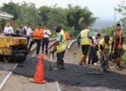 Pemkab Jember Respon Laporan Warga, Perbaiki Pengaspalan Perlintasan Rel KA di Garahan Silo