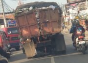 Menghawatirkan, Truk Sampah di Purwakarta Ancam Keselamatan Pengendara