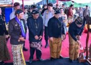 Ketua DPRD Kabupaten Blitar Hadiri Larung Sesaji di Pantai Tambakrejo
