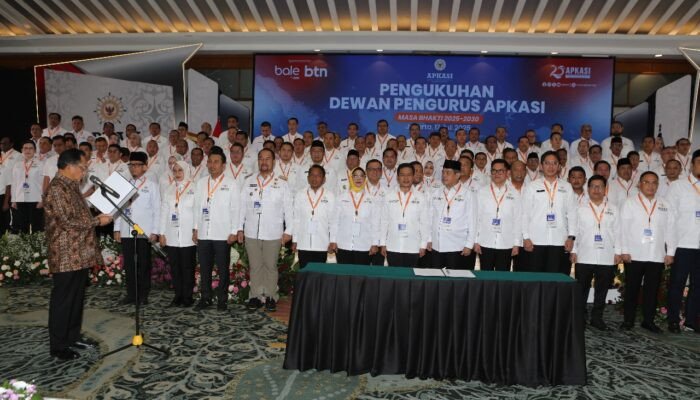 Mendagri Tito Karnavian Lantik Bupati Solok sebagai Wakil Ketua Umum APKASI