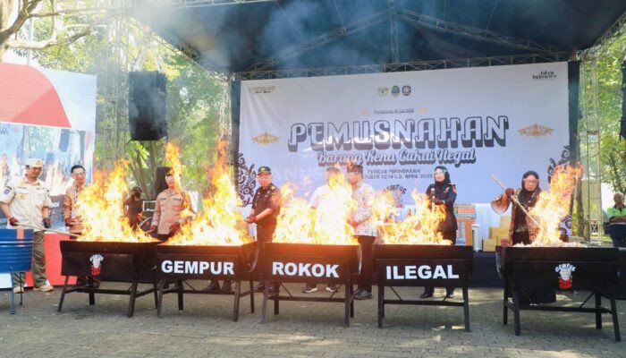 Pemusnahan Barang Kena Cukai Ilegal di Purwakarta: Sinergi Perlindungan Keuangan Negara