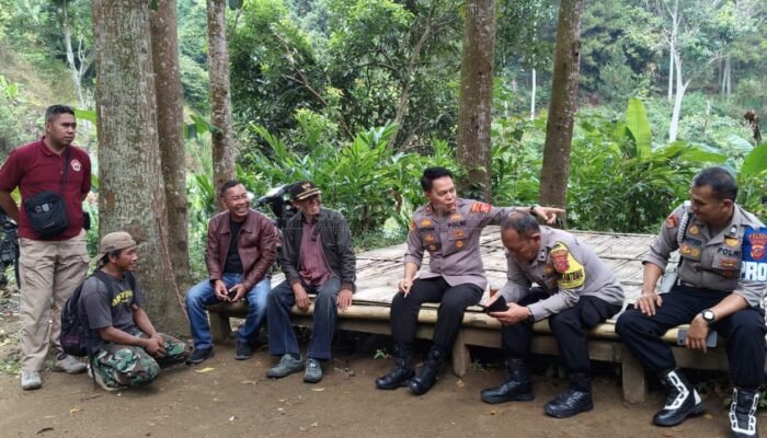 Duet Maut, Bhabinkamtibmas Polsek Cipatat dan Babinsa Koramil Cipatat Tingkatkan Kegiatan Positif