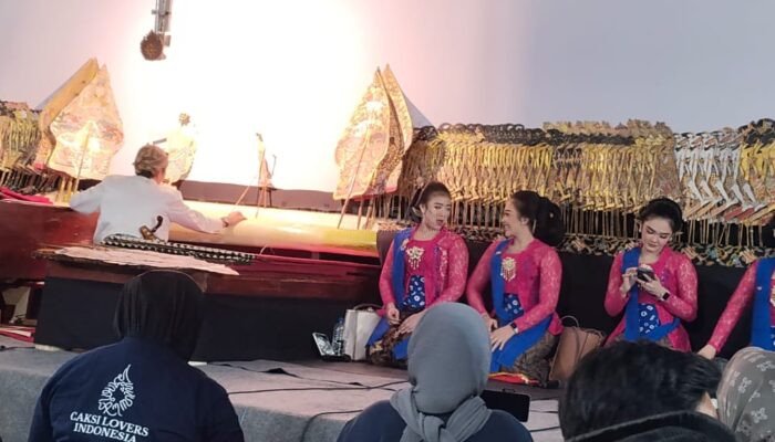 Kades Kebonagung Madiun, Bayar Nazar dengan Hadirkan Niken Salindri dalam Pagelaran Wayang Kulit