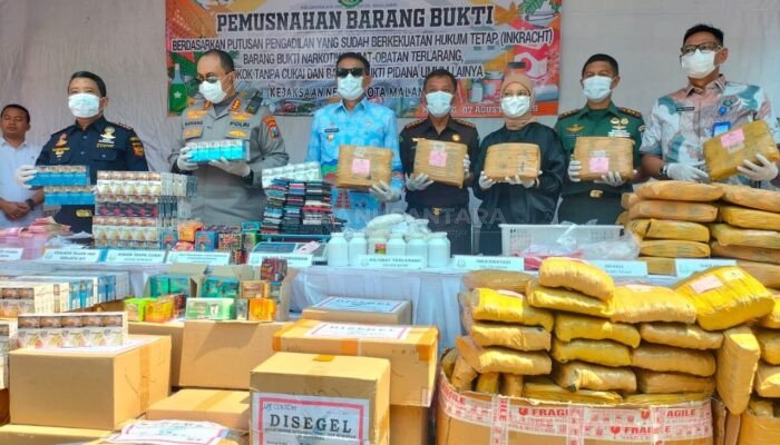Kejari Kota Malang Musnahkan Barang Bukti Narkoba dan Rokok Ilegal Senilai Miliaran Rupiah