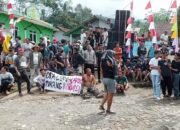 Dianggap Pemain Anggaran, Ratusan Warga Petuguran Banjarnegara Gelar Aksi Menuntut Sekdes Mundur