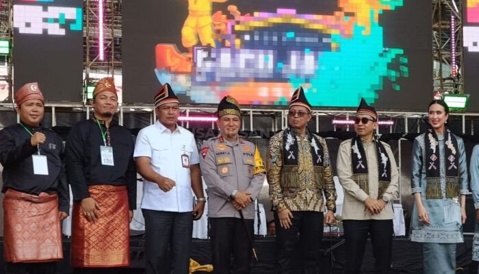 Festival Pacu Jalur Tepian Narosa Telukkuantan Resmi Dibuka Menteri Pariwisata