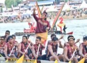 Jalur Bintang Emas Cahaya Intan Juara Festival Pacu Jalur Tradisional Tepian Narosa Telukkuantan