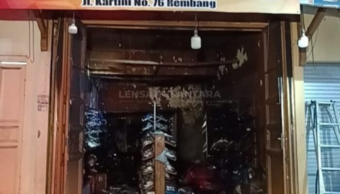 Toko Sepatu Pantes Oke di Rembang Terbakar, Diduga Konsleting Listrik