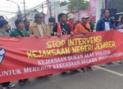 Ratusan Massa Demo Kejari dan DPRD Jember, Ini Tuntutannya
