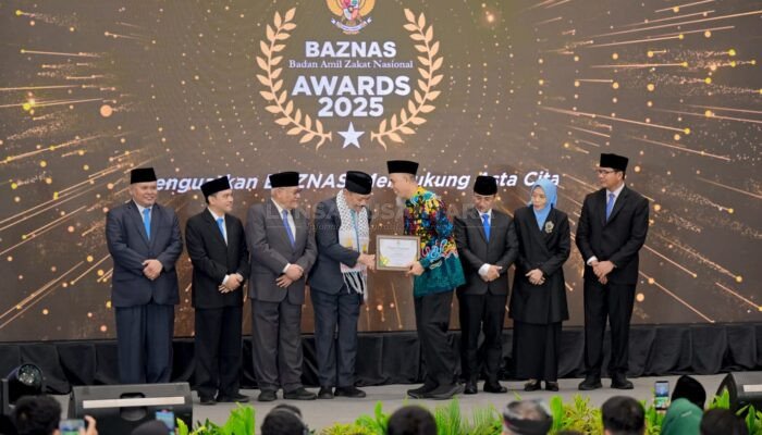 Wako Dumai Raih Anugerah BAZNAS Awards 2025, Buah Khidmat Sinergi Pengelolaan Zakat Efektif dan Berkelanjutan