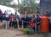 Kolaborasi Relawan dan PMI Bondowoso Salurkan Air Bersih untuk Warga Terdampak Kekeringan di Tegalampel