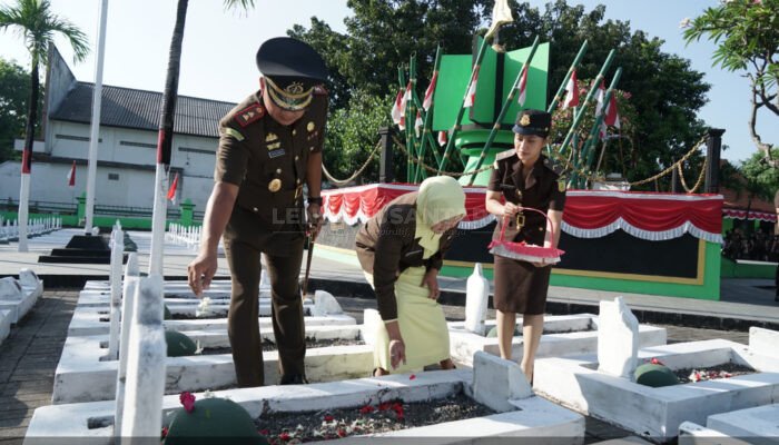 Hari Lahir Kejaksaan RI ke-80, Kajari Teguh Pimpin Upacara dan Ziarah TMP Bangil