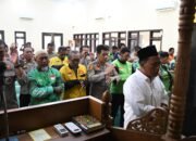 Kapolres Madiun Berdampingan dengan Komunitas Ojol, Doakan Almarhum Affan Kurniawan