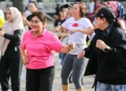 Ny Liswati Jalan Kaki Pergi dan Pulang dari Rumah Dinas Wali Kota Pematangsiantar